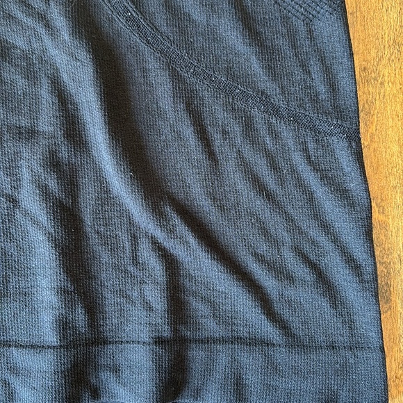 Lululemon tank. - Picture 3 of 7